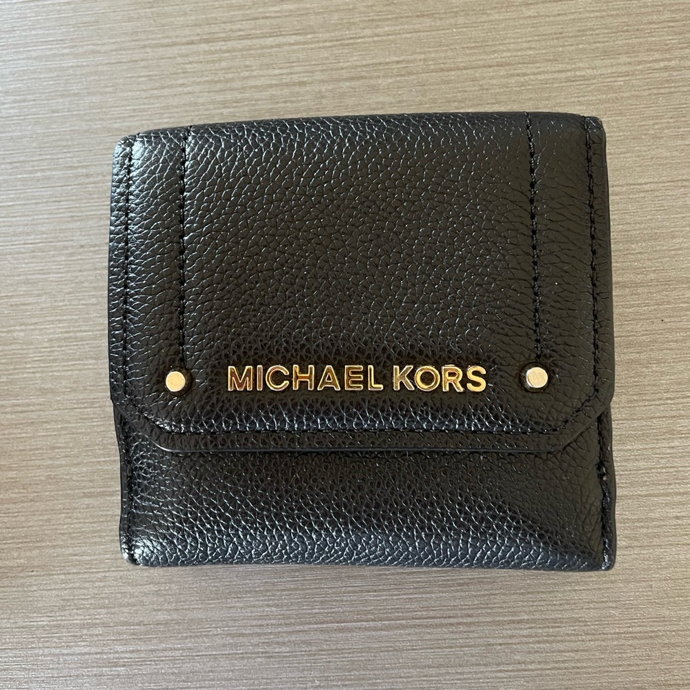 Michael Kors Hayes Black Pebble Leather MD Trifold Coin Case